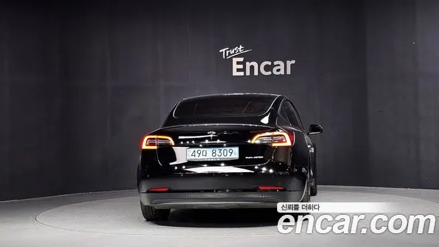 Tesla Model 3 — Фото автомобиля 4