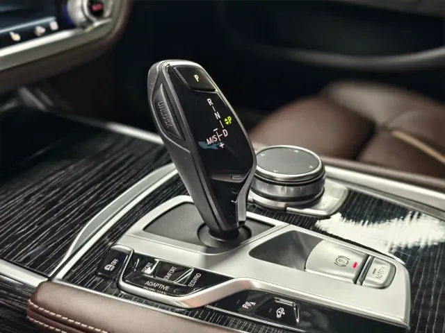BMW 7 Series — Фото автомобиля 14