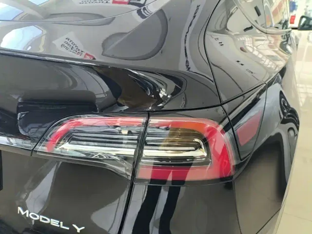 Tesla Model Y — Фото автомобиля 7