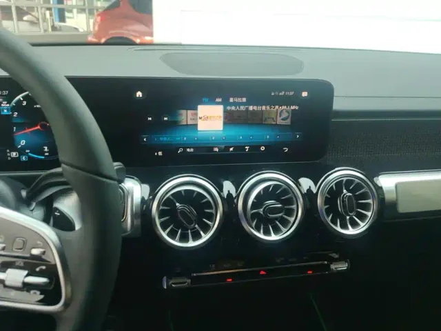 Mercedes-Benz GLB-Class — Фото автомобиля 13