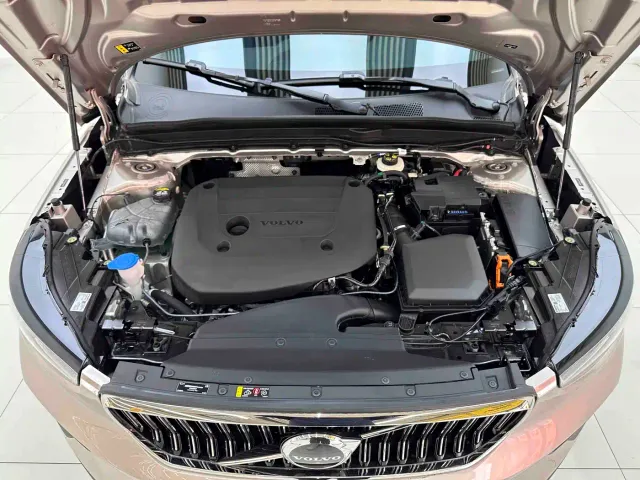 Volvo XC40 — Фото автомобиля 9