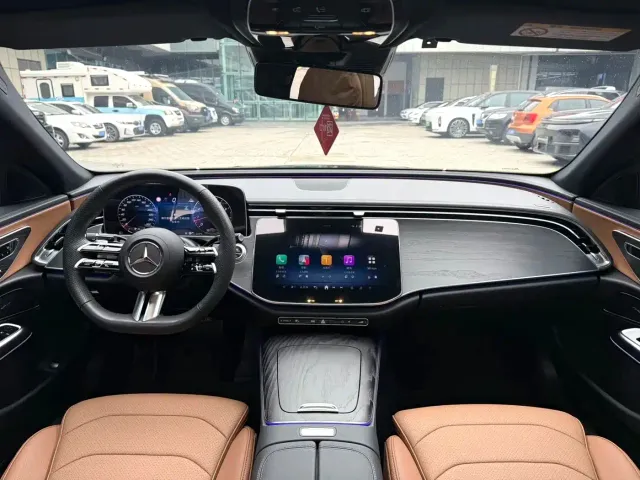 Mercedes-Benz E-Class — Фото автомобиля 6