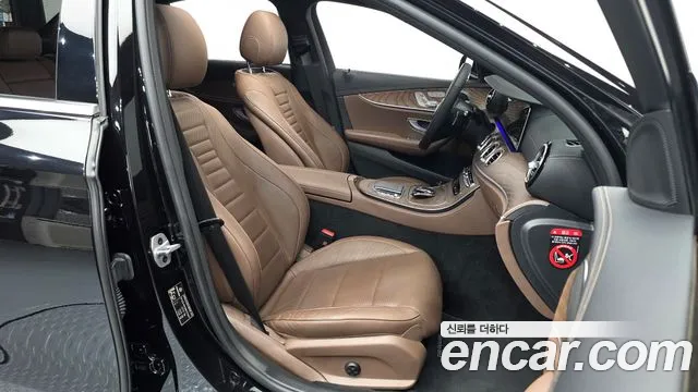 Mercedes-Benz E-Class — Фото автомобиля 11
