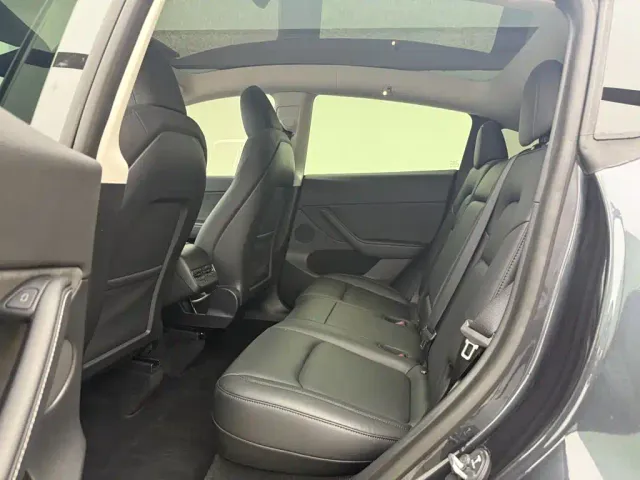 Tesla Model Y — Фото автомобиля 7