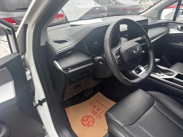 Wuling Jiachen — Фото автомобиля 9