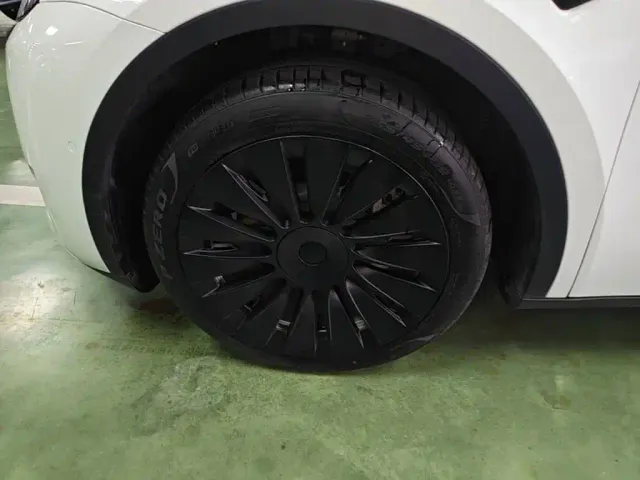 Tesla Model Y — Фото автомобиля 22