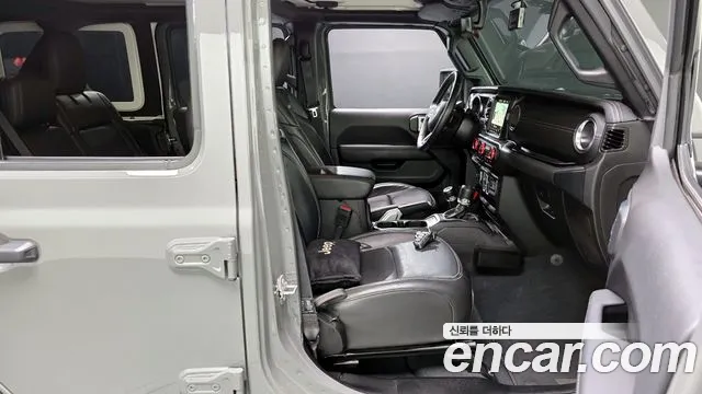 Jeep Wrangler Wrangler (JL) 2.0 Overland 4 двери — Фото автомобиля 24