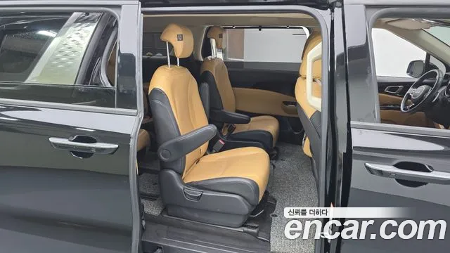 Kia Carnival Generation 4 — Фото автомобиля 11