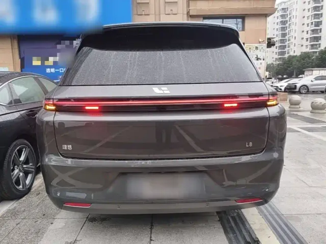Li Auto L8 — Фото автомобиля 5