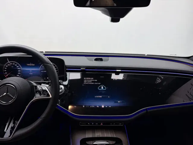 Mercedes-Benz E-Class — Фото автомобиля 13