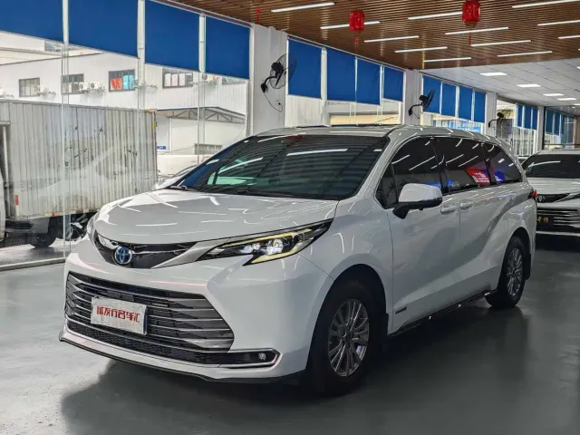 Фотография автомобиля — Toyota Sienna