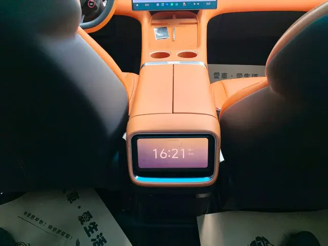 Xiaomi YU7 — Фото автомобиля 16