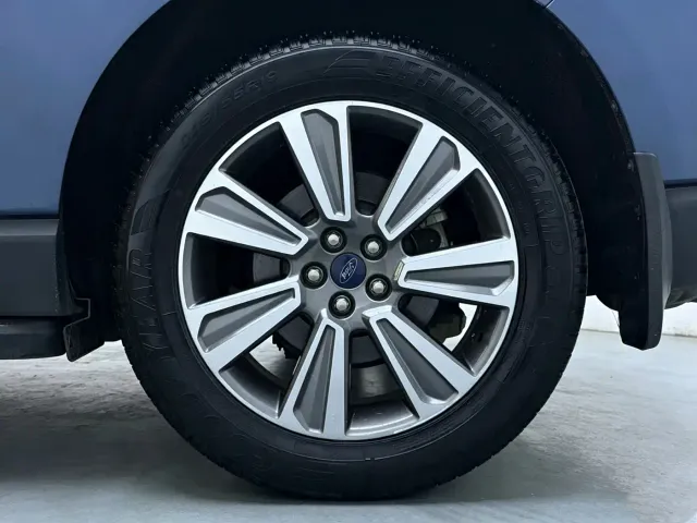 Ford Edge — Фото автомобиля 4