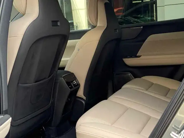 Volvo XC70 Plug-in Hybrid — Фото автомобиля 6