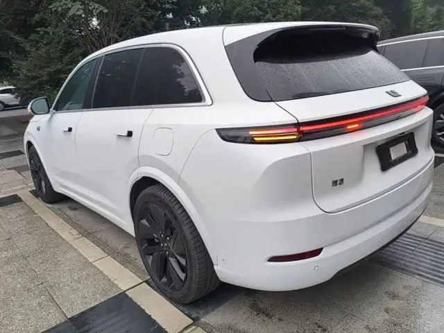 Li Auto L7 — Фото автомобиля 4
