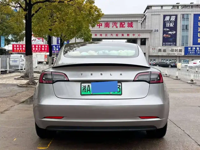 Tesla Model 3 — Фото автомобиля 8