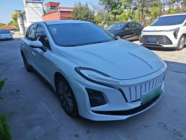 Hongqi E-QM5 — Фото автомобиля 3