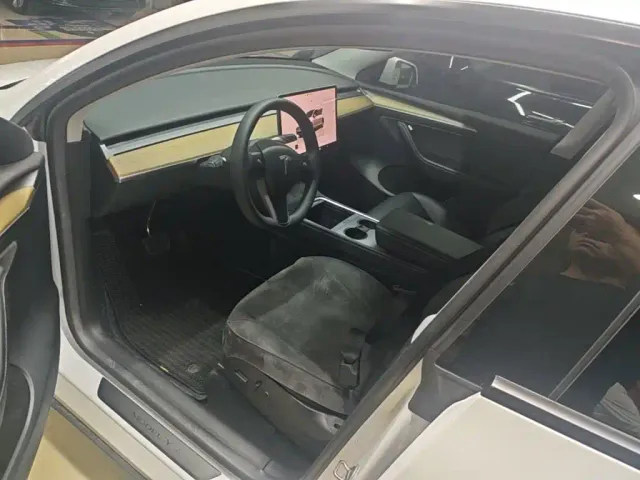 Tesla Model Y — Фото автомобиля 15