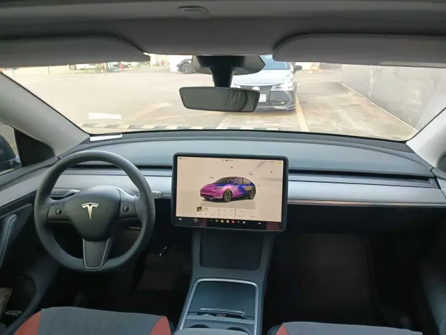 Tesla Model Y — Фото автомобиля 10