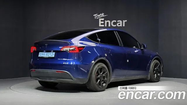 Фотография автомобиля — Tesla Model Y