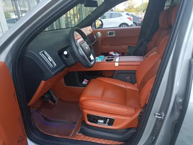 Li Auto L8 — Фото автомобиля 10