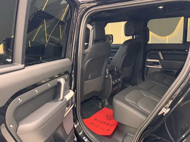 Land Rover Defender — Фото автомобиля 20