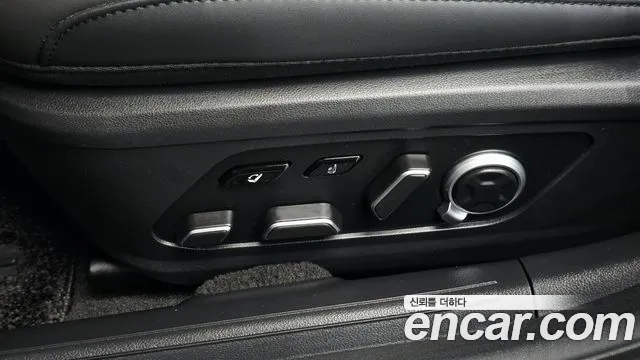 Hyundai Grandeur Grandeur (GN7) 3.5 Бензин 2WD — Фото автомобиля 29