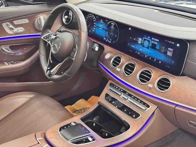 Mercedes-Benz E-Class — Фото автомобиля 14