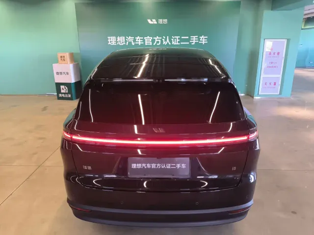 Li Auto i8 — Фото автомобиля 4
