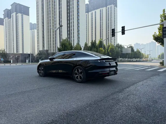 Lynk & Co 10 EM-P — Фото автомобиля 6