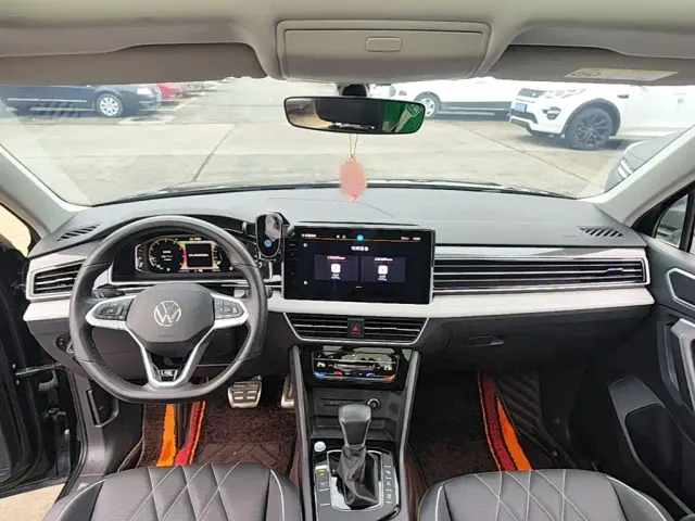 Volkswagen Tiguan L — Фото автомобиля 9