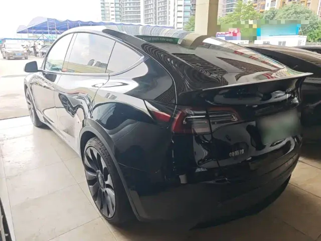 Tesla Model Y — Фото автомобиля 4