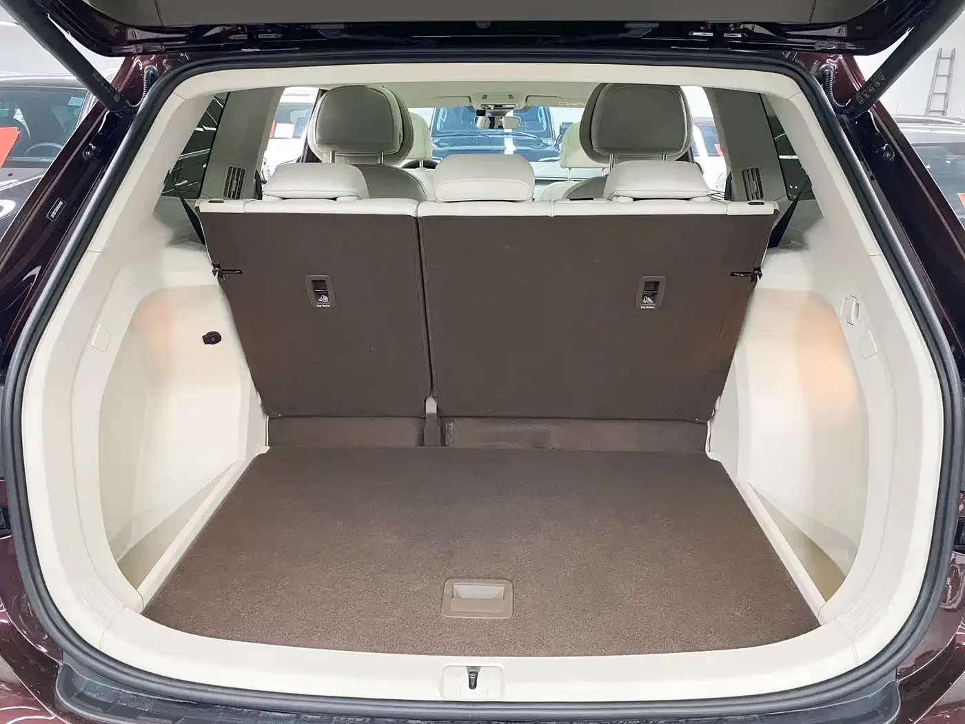 Volkswagen Viloran 2022 380TSI Premium Edition — Фото автомобиля 23