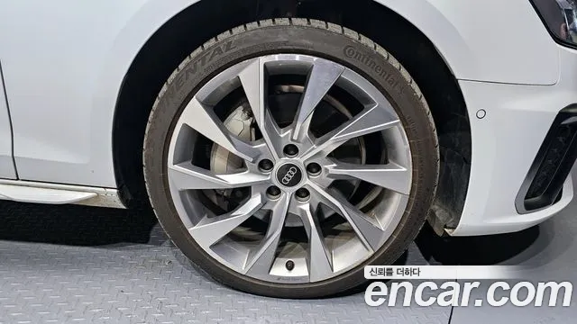 Audi A4 45 TFSI quattro Premium — Фото автомобиля 5