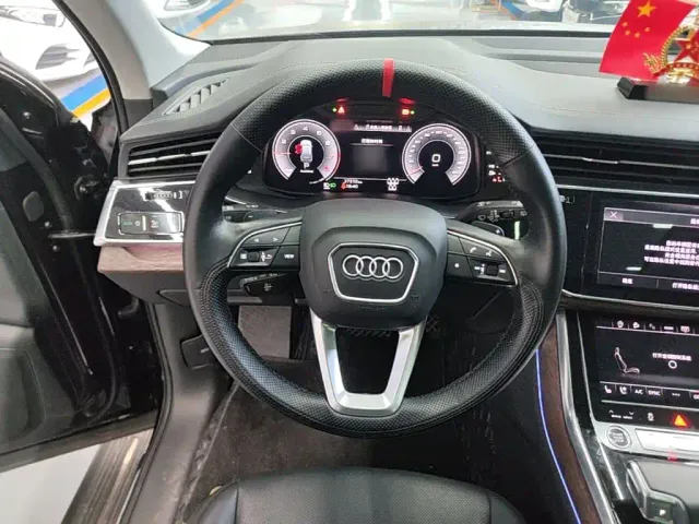 Audi Q7 — Фото автомобиля 10