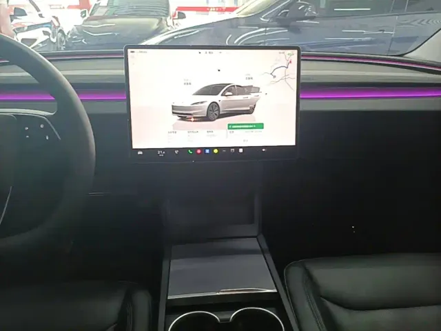 Tesla Model 3 — Фото автомобиля 12