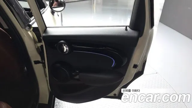 Mini Cooper Cooper 5 дверей Classic — Фото автомобиля 25