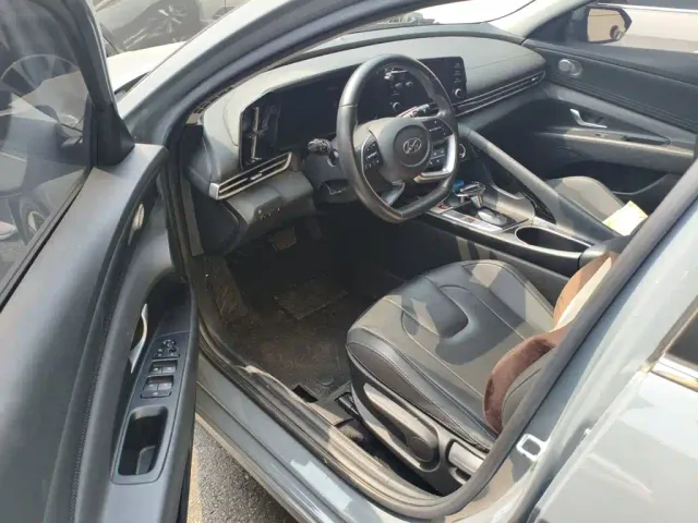 Hyundai Elantra — Фото автомобиля 12