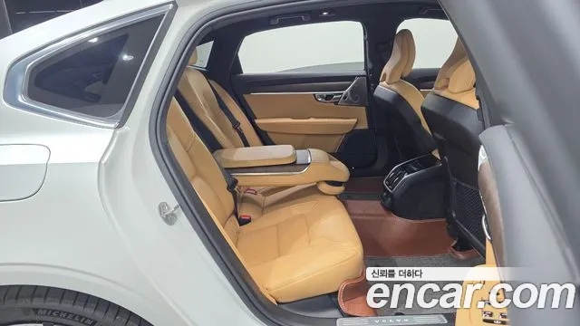 Volvo S90 — Фото автомобиля 19