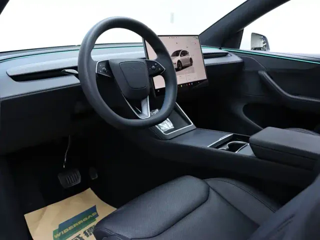 Tesla Model Y L — Фото автомобиля 10