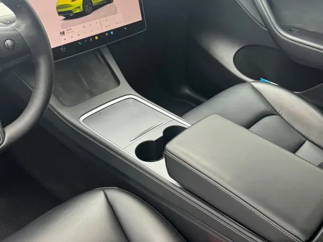 Tesla Model Y — Фото автомобиля 27