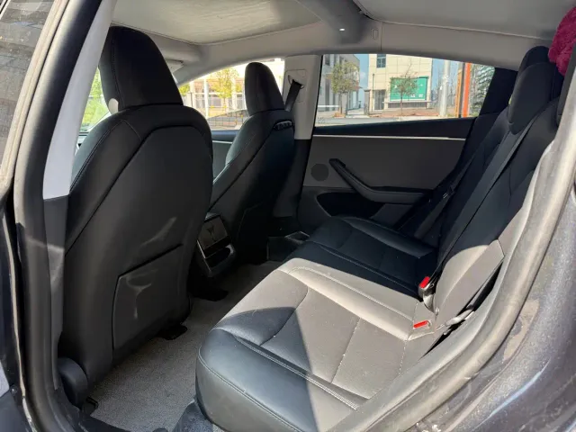 Tesla Model 3 — Фото автомобиля 6
