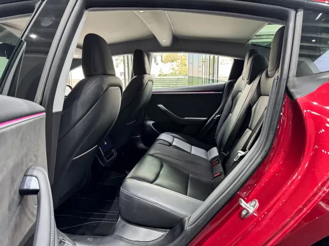 Tesla Model 3 — Фото автомобиля 8