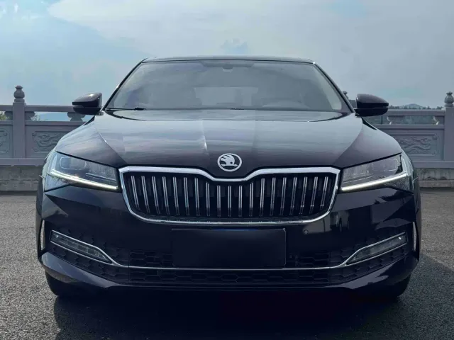 Skoda Superb — Фото автомобиля 2