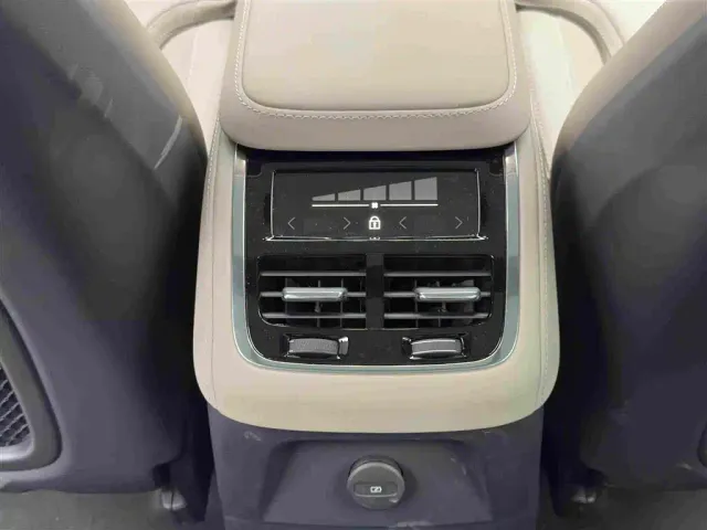 Volvo XC90 — Фото автомобиля 14