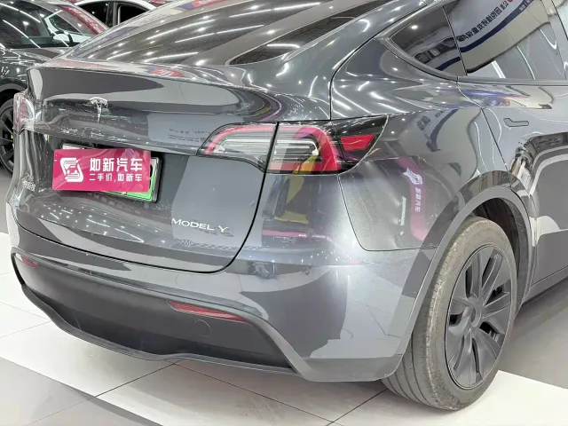 Tesla Model Y — Фото автомобиля 7