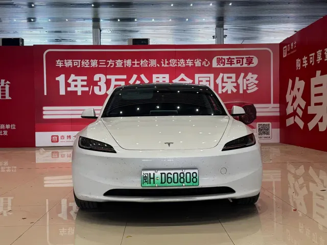 Tesla Model 3 — Фото автомобиля 2