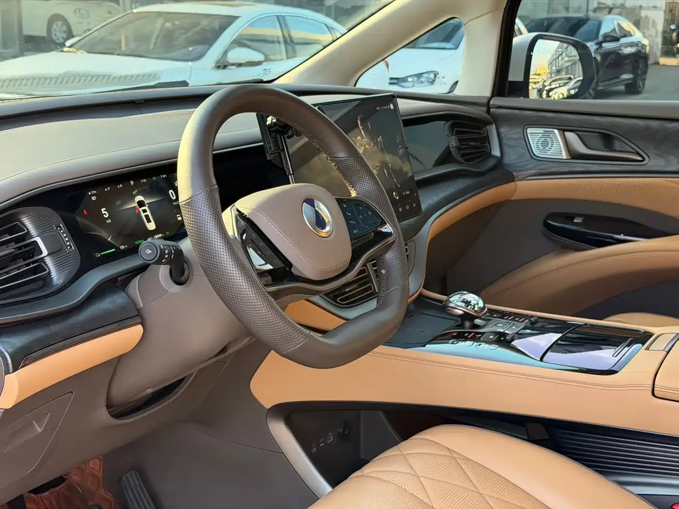 Denza Denza D9 2022 DM-i 1040 Premium — Фото автомобиля 6