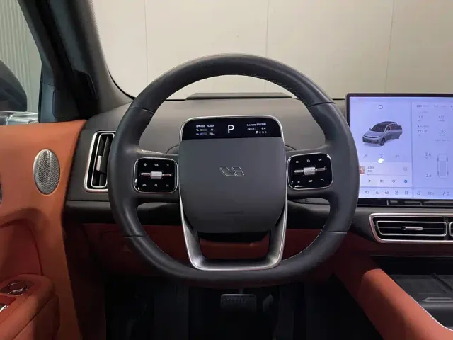 Li Auto L7 — Фото автомобиля 14