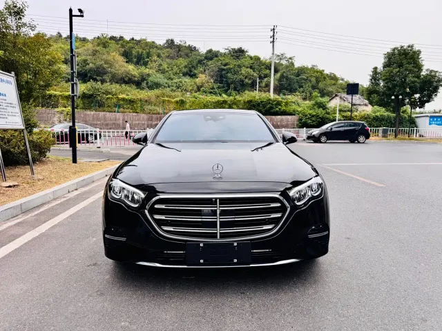 Mercedes-Benz E-Class — Фото автомобиля 2